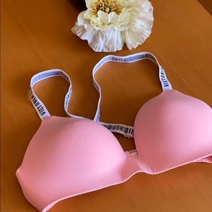 Victoria’s Secret Lightly Lined t-shirt bra 32C